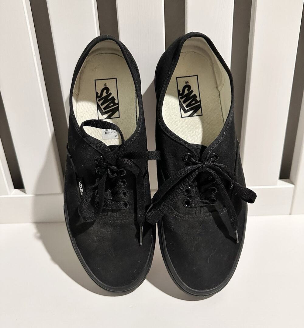 VANS Authentic Black Canvas Lace-Up Sneakers Men’s US 8.5 Standard New